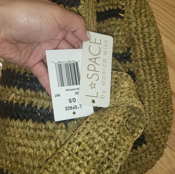 NWT L*SPACE Loop Straw Tote - Picture 4 of 4